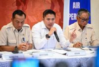 Seskab Teddy Tegaskan Penanganan Bencana Sumatera Berjalan Masif. (Foto: Lombokini.com).