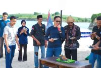 Sekda Lombok Timur, Muhammad Juaini Taofik, beri apresiasi dan arahan pada perayaan HUT ke-1 Gerakan Pemuda Selatan di Jerowaru, Sabtu 17 Januari 2026. (Foto: Lombokini.com).
