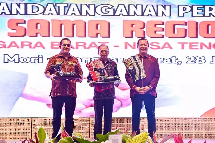 Gubernur Bali, NTB, dan NTT tandatangani perjanjian teknis untuk memulai proyek percontohan kerja sama regional. (Foto: Lombokini.com/Pemprov NTB).