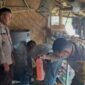 Polisi Sita Ratusan Botol Miras di Pantai Labuhan Haji. (Foto: Lombokini.com).