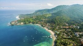 Pantai Senggigi Lombok Barat. (Foto: Lombokini.com/First Lombok Tour).