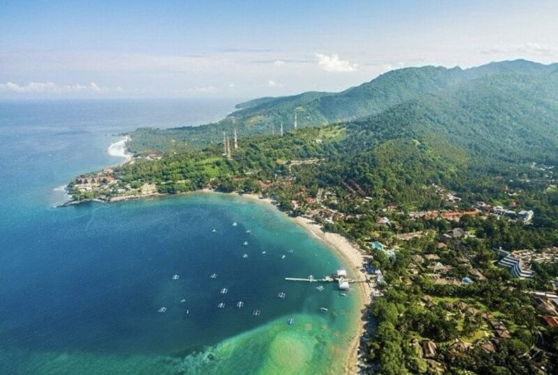 Pantai Senggigi Lombok Barat. (Foto: Lombokini.com/First Lombok Tour).