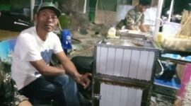Pedagang Cilok Protes Keras Larangan Berjualan di Kawasan Wisata Bale Mangrove Jerowaru. (Foto: Lombokini.com).