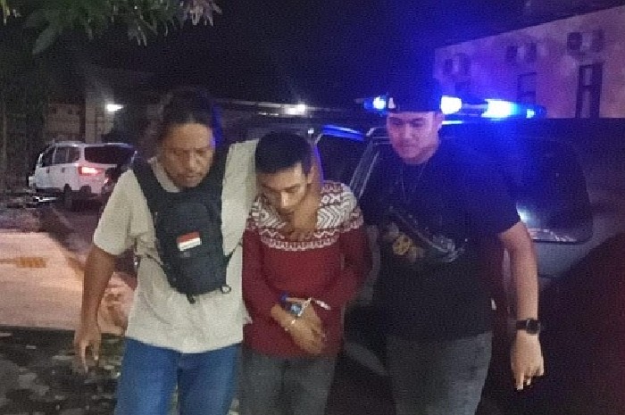 Polda NTB Tangkap Anak Kandung Diduga Bakar Mayat Ibunya di Sekotong, Lombok Barat. (Foto: Lombokini.com).