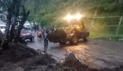 Longsor Blokir Total Jalur Wisata Pusuk Sembalun, Alat Berat Dikerahkan.