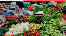 Sayur mayur memenuhi kebutuhan pokok warga selama Ramadan, seiring komitmen pemerintah menjaga stabilitas dan ketahanan pangan nasional. (Foto: Lombokini.com).