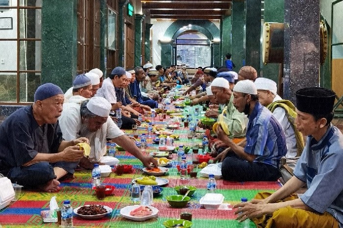 Jadwal Imsakiyah dan Buka Puasa Lombok Timur 4 Ramadan 1447 H-22 Februari 2026. (Foto: Lombokini.com/Ilustrasibuka puas bersama).