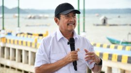 Menteri Kelautan dan Perikanan Sakti Wahyu Trenggono meninjau Kampung Nelayan Merah Putih di Ekas Buana, Jerowaru, Lombok Timur, Jumat 27 Februari 2026. (Foto: Lombokini.com).