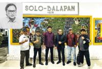 Enam Advokat NTB dan Dr. Teguh Satya Bhakti Arsiteki Strategi Hukum di PB XIV. (Foto: Lombokini.com).