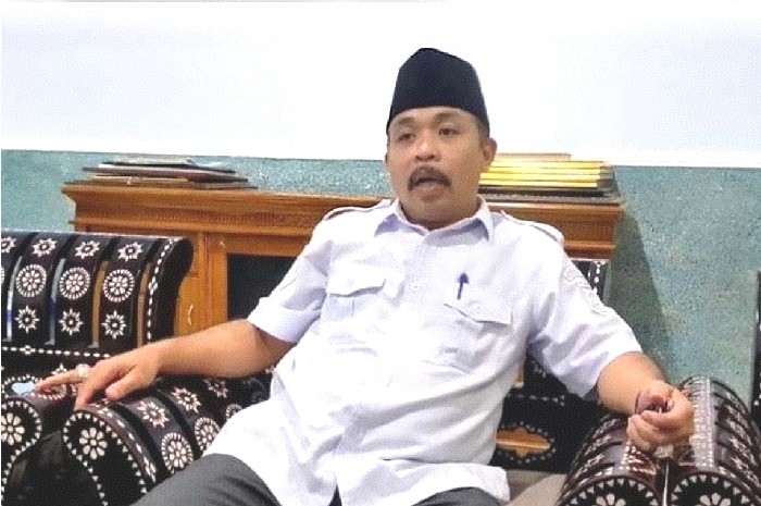 Kadis Dikbud Lotim M. Nurul Wathoni menyerukan pencegahan perundungan dalam jumpa pers di ruang kerjanya, Rabu 4 Februari 2026. (Foto: Lombokini.com).