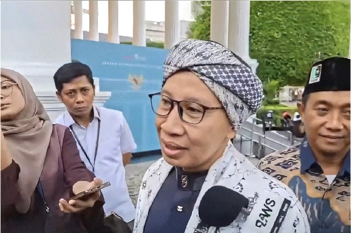 Buya Yahya ajak masyarakat doakan Presiden Prabowo usai buka puasa bersama di Istana Negara, Jakarta, Kamis 5 Maret 2026. Ulama kharismatik itu minta dukungan moral dan doa agar presiden kuat jalankan amanah. (Foto: Lombokini.com/Muhammad Asman).