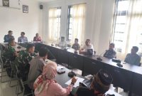 Dekopinda Lombok Timur bersama perwakilan Koperasi Desa Merah Putih menggelar hearing dengan Komisi III DPRD Lombok Timur, Jumat 6 Maret 2026. (Foto: Lombokini.com).