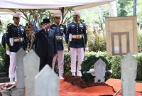 Presiden Prabowo Subianto memimpin prosesi pemakaman kenegaraan almarhum Try Sutrisno di Taman Makam Pahlawan Kalibata, Jakarta, pada hari ini, Senin 2 Maret 2026.