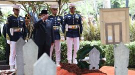 Presiden Prabowo Subianto memimpin prosesi pemakaman kenegaraan almarhum Try Sutrisno di Taman Makam Pahlawan Kalibata, Jakarta, pada hari ini, Senin 2 Maret 2026.