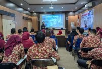 Para petugas RSUD Soedjono Selong mengikuti In House Training (IHT) penguatan SDM, Rabu 25 Februari 2026. Pelatihan fokus pada standar pelayanan, etika, dan disiplin guna tingkatkan mutu layanan. (Foto: Lombokini.com).