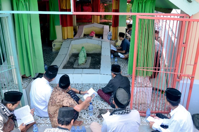 Dari Makam ke Makna, Ziarah Mahabbah Kubra Teguhkan Sanad Keilmuan. (Foto: Lombokini.com).