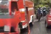 Armada tua Damkarmat Lombok Timur tersendat di tanjakan Pusuk Sembalun. (Foto: Lombokini.com/Tangkapan Layar).