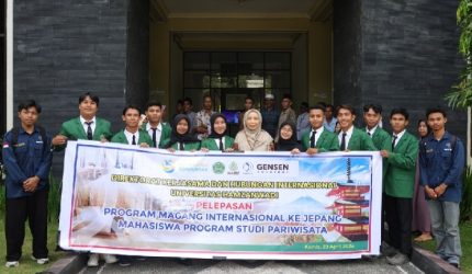 Rektor Universitas Hamzanwadi, Dr. Hj Sitti Rohmi Djalilah, M. Pd, melepas 19 mahasiswa pariwisata yang berangkat magang ke Jepang, Kamis 23 April 2026.