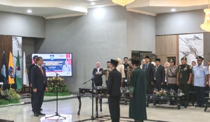 Gubernur NTB Lalu Muhammad Iqbal melantik Abul Chair sebagai Sekda NTB di Pendopo Gubernur, Kamis 9 April 2026.