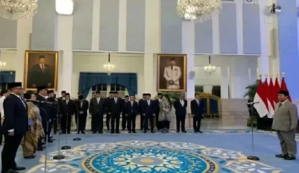Prabowo Lantik Enam Pejabat, dari Aktivis Buruh hingga Penasihat Khusus.