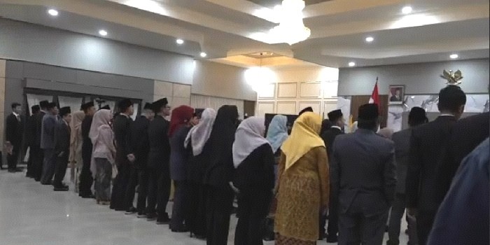 Lalu Muhammad Iqbal Lantik Abul Chair sebagai Sekda NTB dan 13 Pejabat Eselon II. (Foto: Lombokini.com).