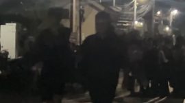 Massa menghajar pencuri motor di Aikmel Timur, Selasa malam 21 April 2026. (Foto: Lombokini.com).