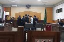 Kepala BKAD NTB, Nursalim, memberikan kesaksian di Pengadilan Negeri Tipikor Mataram, Kamis 9 April 2026.
(Foto: Lombokini.com).