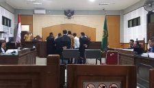 Kepala BKAD NTB, Nursalim, memberikan kesaksian di Pengadilan Negeri Tipikor Mataram, Kamis 9 April 2026.
(Foto: Lombokini.com).