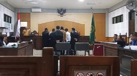 Kepala BKAD NTB, Nursalim, memberikan kesaksian di Pengadilan Negeri Tipikor Mataram, Kamis 9 April 2026.
(Foto: Lombokini.com).