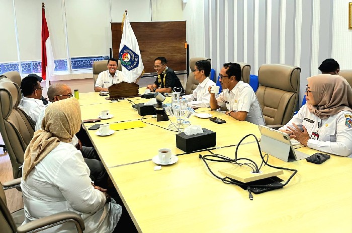 Sekda Lombok Timur, Kepala Dinas PMD, dan FKKD menemui Sesditjen Bina Pemdes Kemendagri Murtono, Rabu 8 April 2026. (Foto: Lombokini.com/Humas Pemkab Lotim).