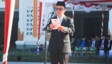 Sekda NTB Abul Chair memimpin upacara peringatan Harkitnas ke-118 dan Hari Kesadaran Nasional di halaman Kantor Gubernur NTB, Rabu 20 Mei 2026. (Foto: Lombokini.com).
