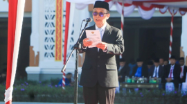 Sekda NTB Abul Chair memimpin upacara peringatan Harkitnas ke-118 dan Hari Kesadaran Nasional di halaman Kantor Gubernur NTB, Rabu 20 Mei 2026. (Foto: Lombokini.com).