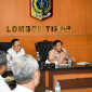 Bupati Lombok Timur Haerul Warisin dan Sekda Muhammad Juaini Taofik membahas agenda strategis saat menerima audiensi Dinas Perindustrian NTB serta Perum Bulog di Ruang Rapat Bupati, Rabu 6 Mei 2026. (Foto: Lombokini.com/PKP Setda Lotim).