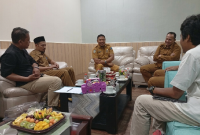 FITRA NTB menawarkan konsep Citizen Budget kepada Diskominfotik NTB dalam audiensi, Senin 25 Mei 2026. (Foto: Harianto/Lombokini.com).