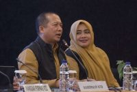 Gubernur NTB Lalu Muhammad Iqbal dan Wakil Gubernur NTB Indah Dhamayanti Putri memimpin rapat terbatas pembahasan reformasi pendidikan di ruang kerja Gubernur NTB, Senin 18 Mei 2026. (Foto: Lombokini.com).