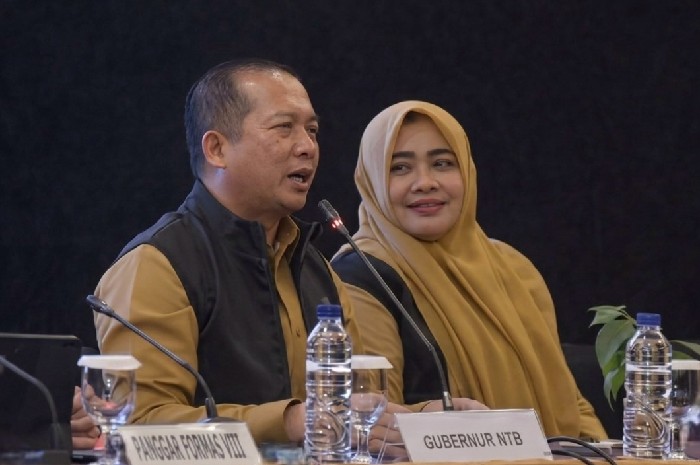 Gubernur NTB Lalu Muhammad Iqbal dan Wakil Gubernur NTB Indah Dhamayanti Putri memimpin rapat terbatas pembahasan reformasi pendidikan di ruang kerja Gubernur NTB, Senin 18 Mei 2026. (Foto: Lombokini.com).