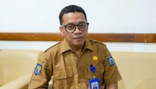 Plt Kepala UPTD UPPRD Wilayah III Samsat Selong, Haroen. (Foto: Lombokini.com)