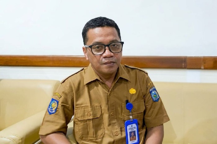 Plt Kepala UPTD UPPRD Wilayah III Samsat Selong, Haroen. (Foto: Lombokini.com)