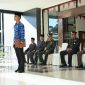 Sekda Lombok Timur membacakan amanat Menteri Komdigi pada upacara Harkitnas ke-118 di halaman Kantor Bupati Lombok Timur, Rabu 20 Mei 2026. (Foto: Lombokini.com/PKP Setda Lotim).