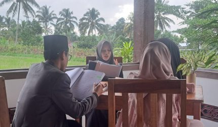 Koordinator Pelatihan Pembinaan dan Prestasi LPTQ Lombok Timur, Eka Budiansyah, mengungkapkan bahwa pihak LPTQ telah menyepakati sebuah langkah strategis agar kemampuan ingatan para peserta, khususnya cabang hafalan, tidak kendor selama masa libur pemusatan latihan.