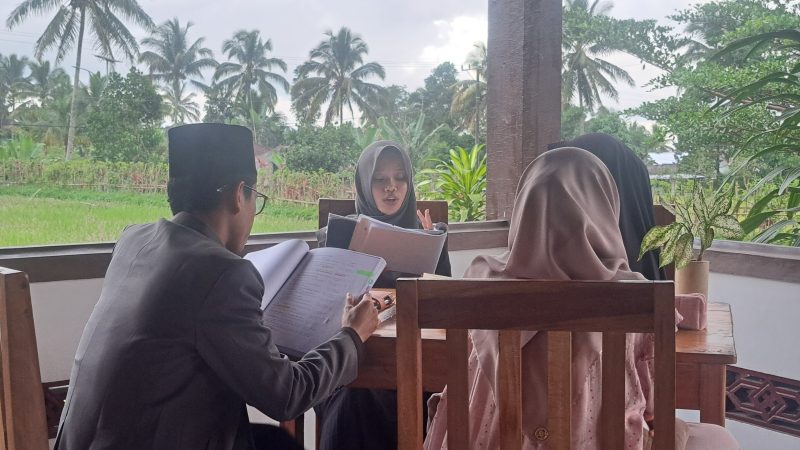 Koordinator Pelatihan Pembinaan dan Prestasi LPTQ Lombok Timur, Eka Budiansyah, mengungkapkan bahwa pihak LPTQ telah menyepakati sebuah langkah strategis agar kemampuan ingatan para peserta, khususnya cabang hafalan, tidak kendor selama masa libur pemusatan latihan. (Foto: Lombokini.com/Paozan Azima).