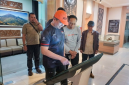 Sekda Lombok Timur Muhammad Juaini Taofik mendampingi Gubernur NTB Lalu Muhammad Iqbal meresmikan Pusat Informasi Geopark Rinjani di Sembalun, Sabtu 2 Mei 2026. (Foto: Lombokini.com).