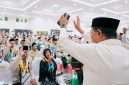 Bupati Lombok Timur H. Haerul Warisin melepas 393 calon haji Kloter 9 Embarkasi Lombok di Aula Bir Ali I, Asrama Haji Lombok, Mataram, Sabtu 2 Mei 2026. (Foto: Lombokini.com).
