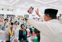 Bupati Lombok Timur H. Haerul Warisin melepas 393 calon haji Kloter 9 Embarkasi Lombok di Aula Bir Ali I, Asrama Haji Lombok, Mataram, Sabtu 2 Mei 2026. (Foto: Lombokini.com).