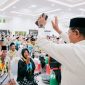 Bupati Lombok Timur H. Haerul Warisin melepas 393 calon haji Kloter 9 Embarkasi Lombok di Aula Bir Ali I, Asrama Haji Lombok, Mataram, Sabtu 2 Mei 2026. (Foto: Lombokini.com).