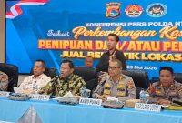 Dalam konferensi pers di ruang Rupatama Polda NTB pada Jumat 29 Mei 2026, Wakil Kepala BGN Irjen Pol Sony Sonjaya membeberkan bahwa pelaku memanfaatkan program nasional tersebut untuk mengelabui investor lokal. (Foto: Lombokini.com/Paozan Azima).