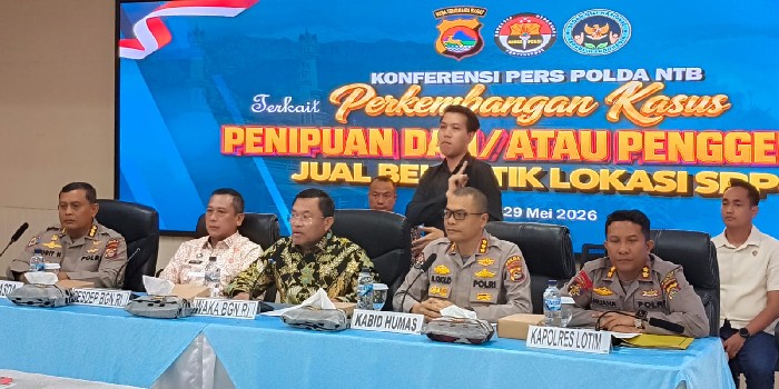 Dalam konferensi pers di ruang Rupatama Polda NTB pada Jumat 29 Mei 2026, Wakil Kepala BGN Irjen Pol Sony Sonjaya membeberkan bahwa pelaku memanfaatkan program nasional tersebut untuk mengelabui investor lokal. (Foto: Lombokini.com/Paozan Azima).