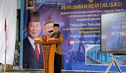 Mendikdasmen Prof. Dr. Abdul Mu'ti, M.Ed., meresmikan Program Revitalisasi Pendidikan di SMKN 1 Sikur, Lombok Timur, Ahad 17 Mei 2026.