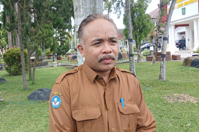 Kadis Pendidikan dan Kebudayaan M. Nurul Wathoni. (Foto: Lombokini.com).