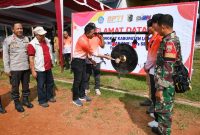 Sekda Lombok Timur Muhammad Juaini Taofik membuka O2SN tingkat kabupaten untuk jenjang SD/MI dan SMP/MTs di GOR Lalu Muslihin Selong, Senin 18 Mei 2026. (Foto: Lombokini.com/PKP Setda Lotim).
